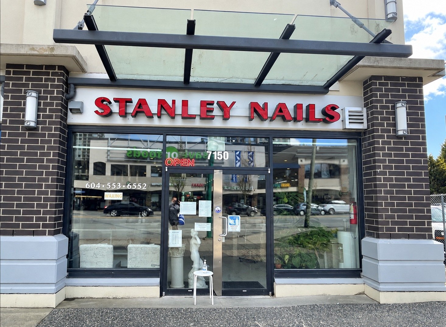 Welcoming reception at Stanley Nails Highgate